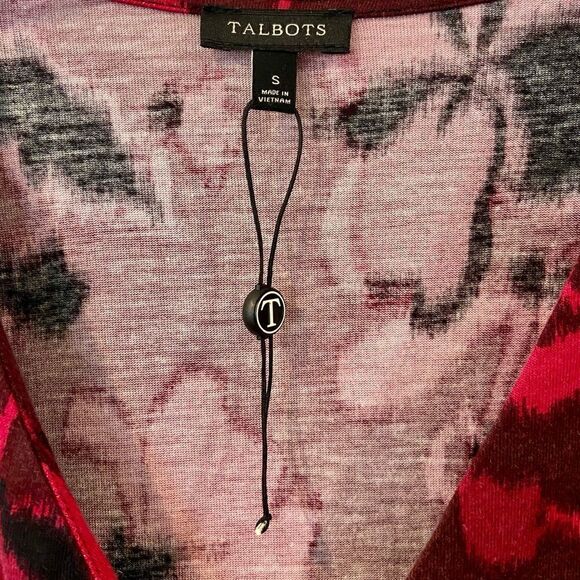 TALBOTS TOP Black Pink Red  Floral V Neck 3/4 Sleeve Size Small NWT. - Picture 3 of 5